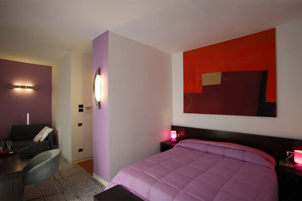 Hotel Zeffiro Sabaudia Exteriör bild