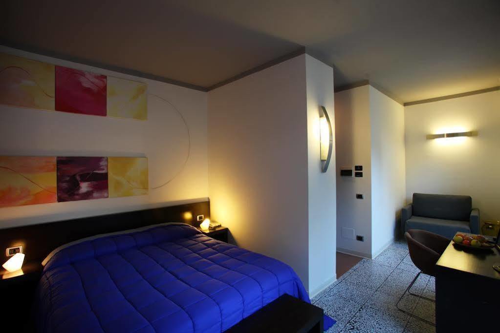 Hotel Zeffiro Sabaudia Exteriör bild
