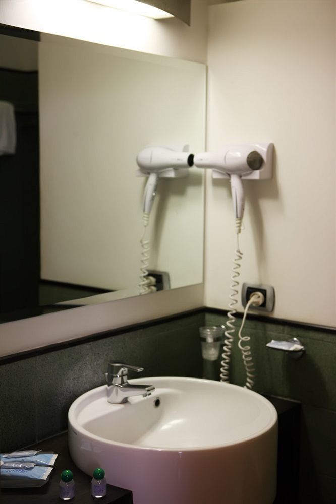 Hotel Zeffiro Sabaudia Exteriör bild