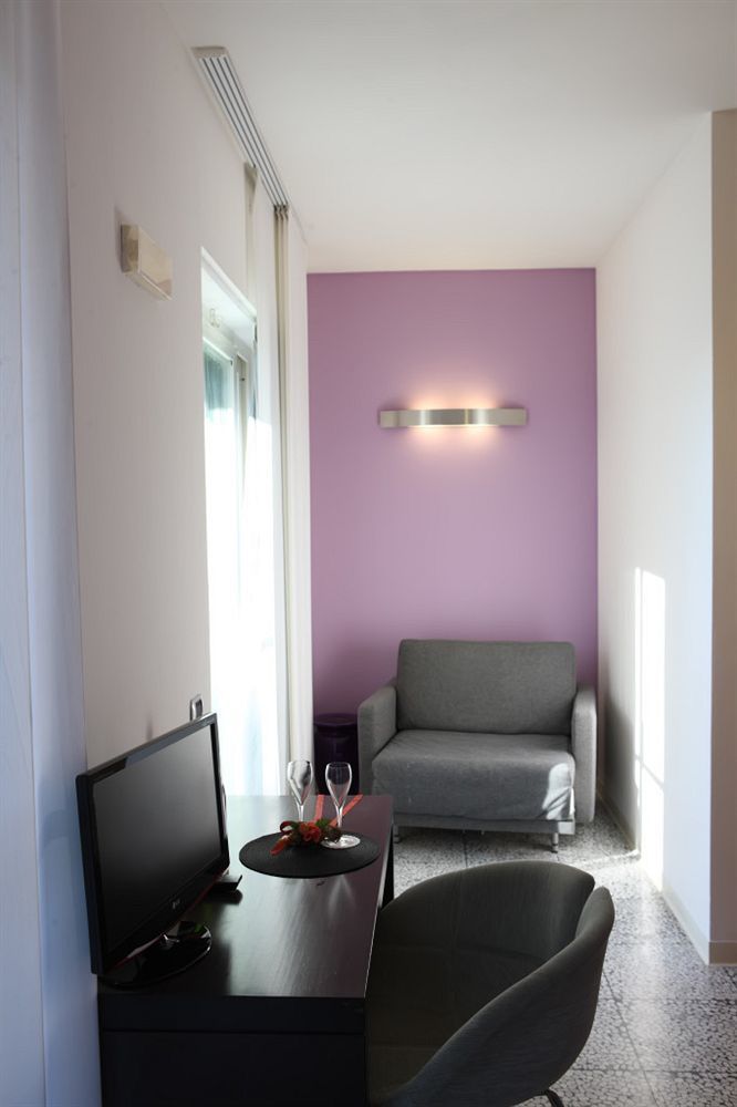 Hotel Zeffiro Sabaudia Exteriör bild